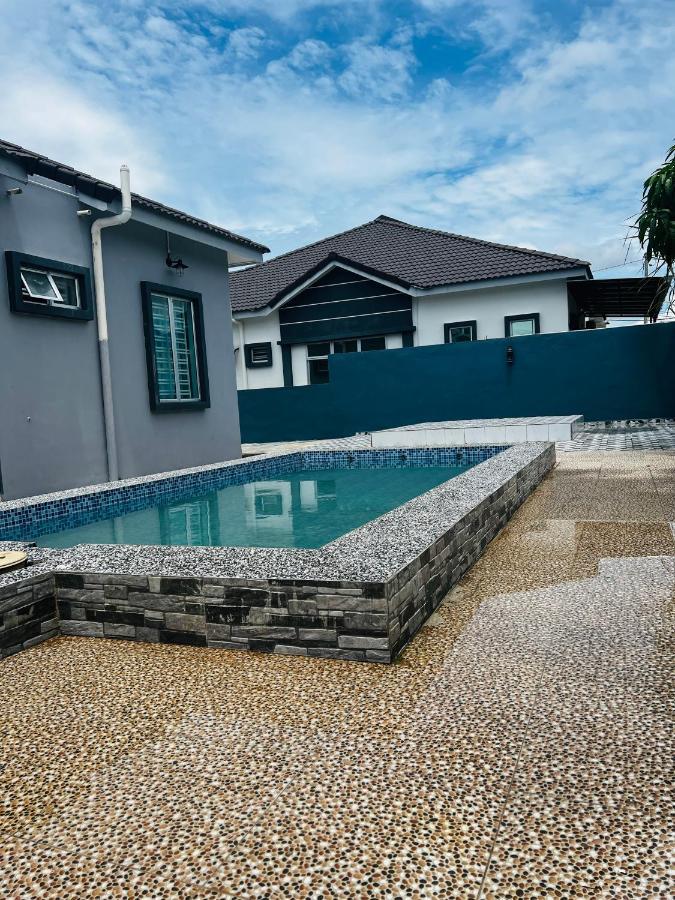 Villa Pool Kepala Batas Kampong Hilir  Exterior photo