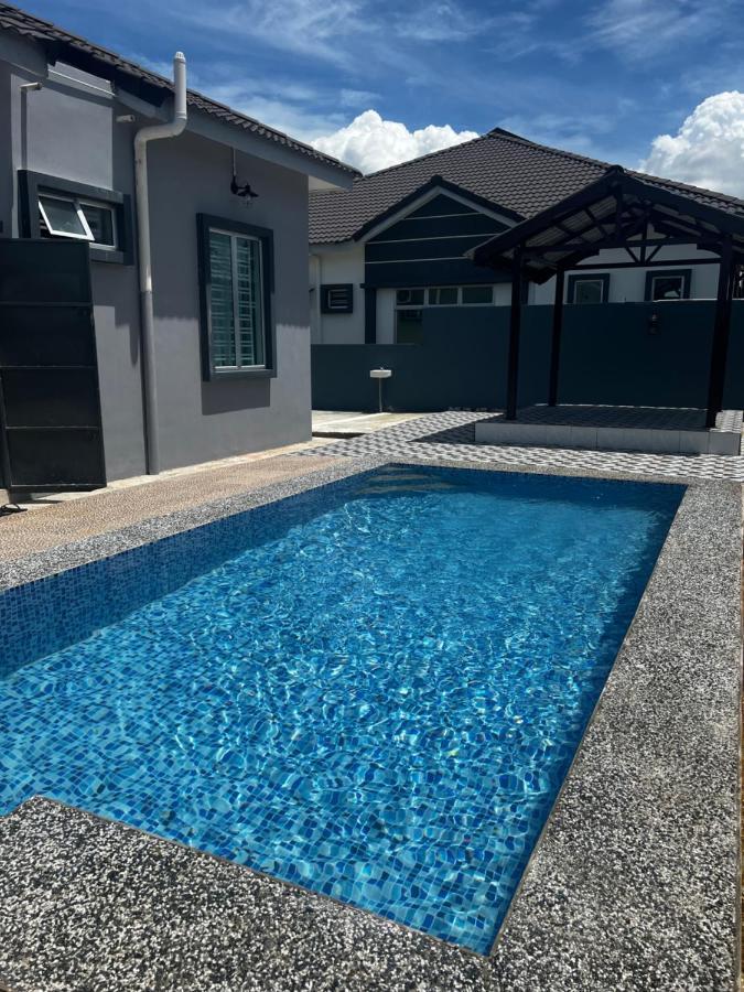 Villa Pool Kepala Batas Kampong Hilir  Exterior photo